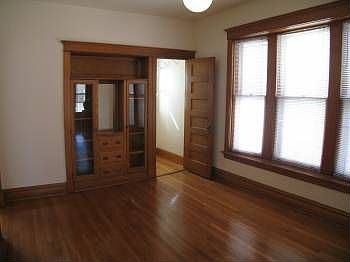 5th image of 3900 N Greenview Ave #3