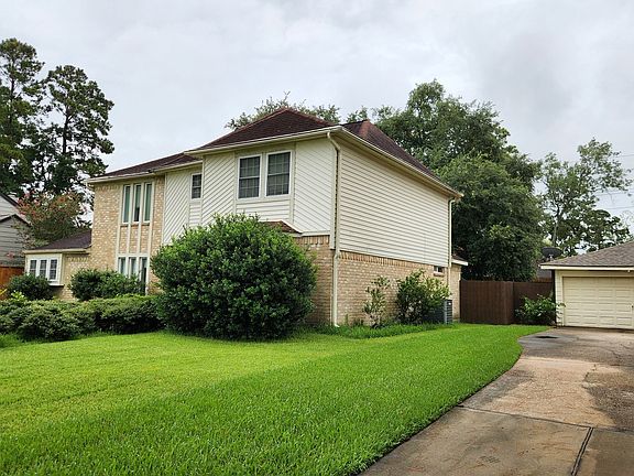 2nd image of 20211 Pinehurst Trail Dr