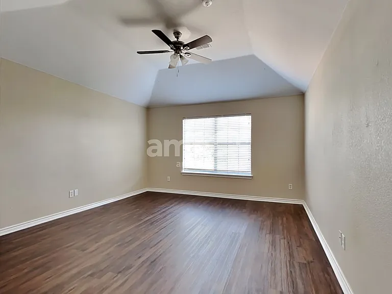 404 Roundrock Ln — Photo 26