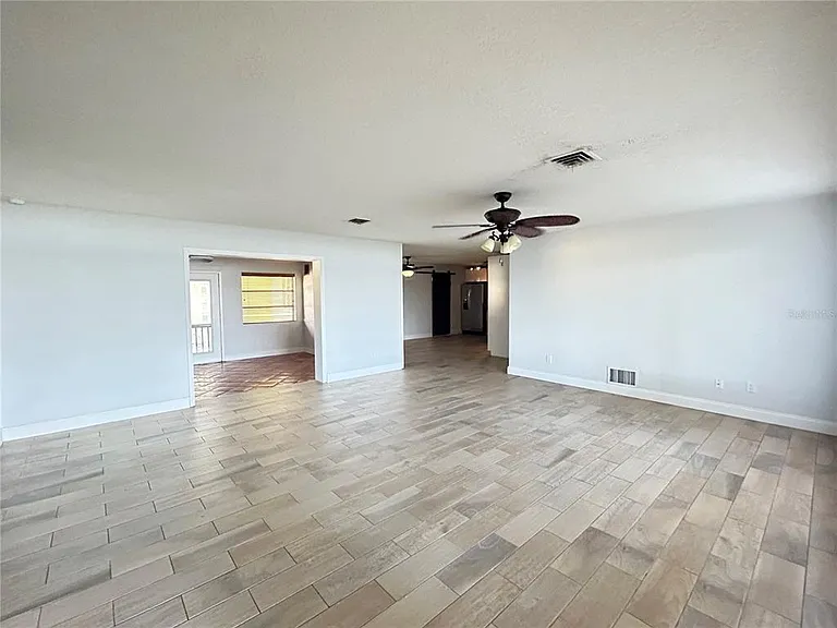 1241 N Lake Elbert Dr NE — Photo 3