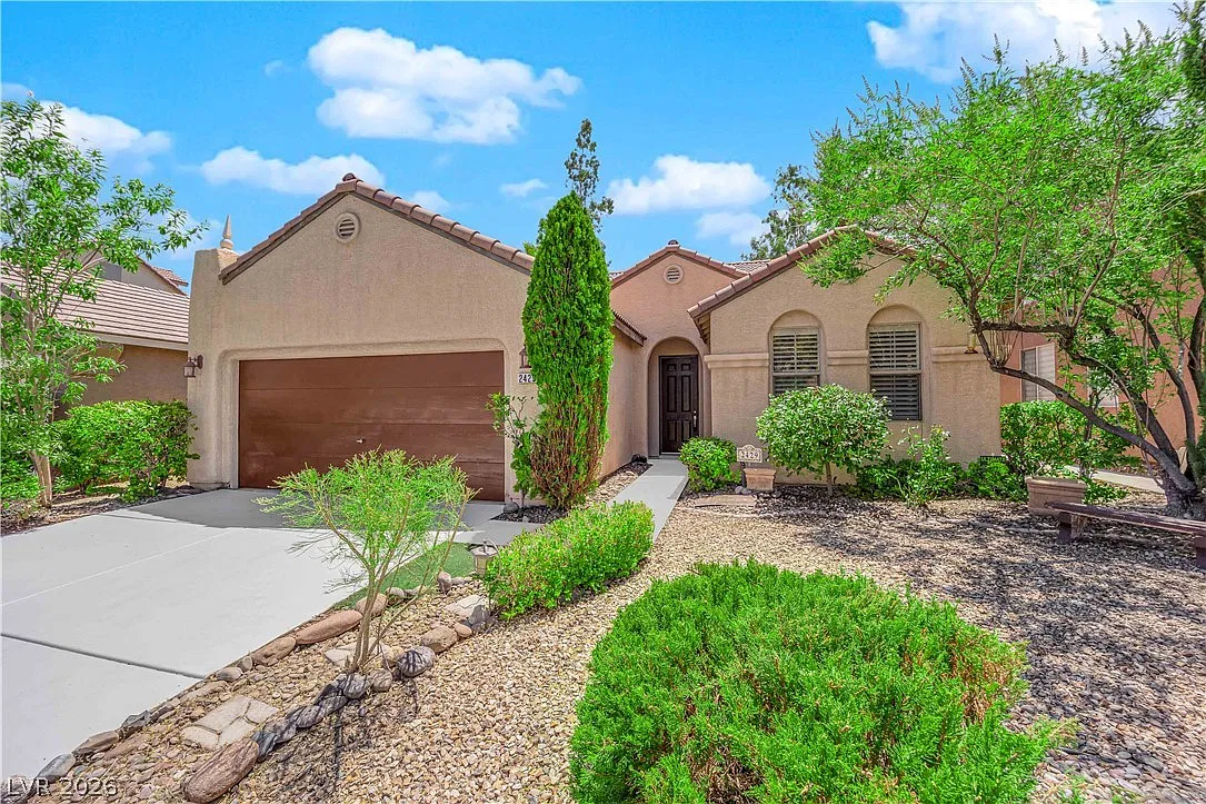 3 bed, 2.0 bath, 1638 sqft, $2,300 — Photo 2