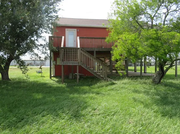 205 Buckskin Dr, Palacios, TX 77465