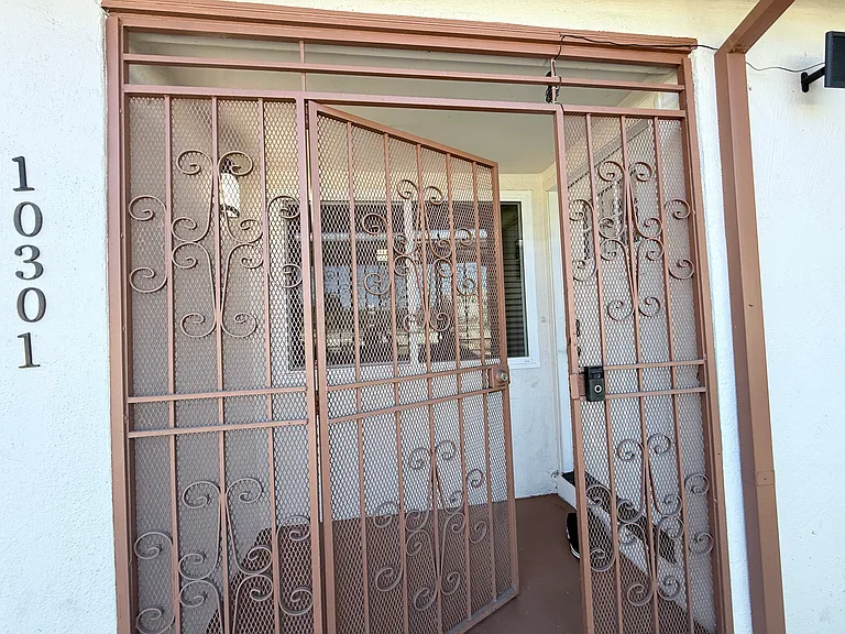 10301 San Leandro St — Photo 2