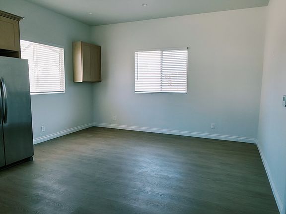 5th image of 17442 Roscoe Blvd #A