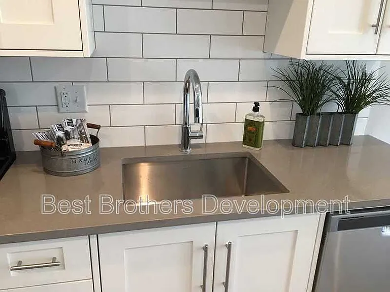 4779 S Park Ave #15 — Photo 2