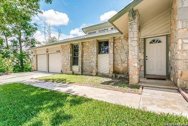 3 bed, 2.0 bath, 1467 sqft, $1,700 — Photo 3