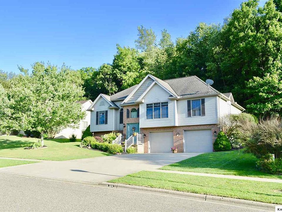 1st image of 43 Woodlake Trl