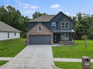 715 E Jacksonville Ct, Broken Arrow, OK 74012