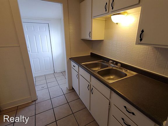 4th image of 833 Parker St APT B