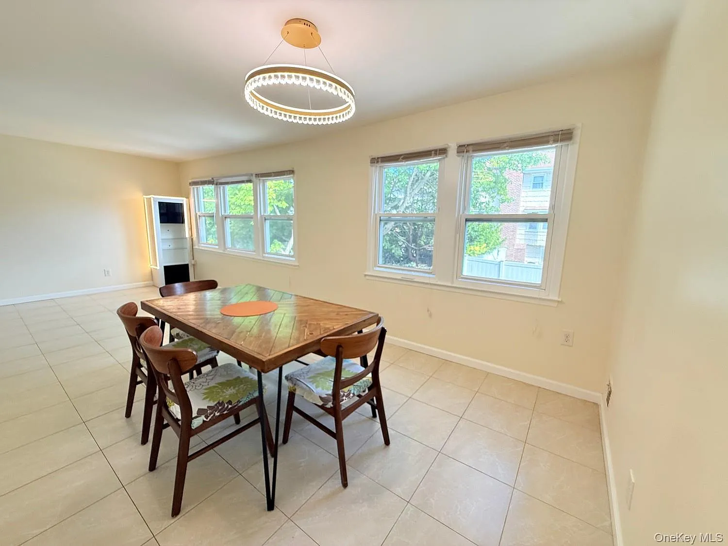 3 bed, 2.0 bath, 1300 sqft, $3,100 — Photo 1