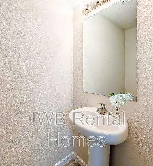 1128 Comanche St — Photo 11