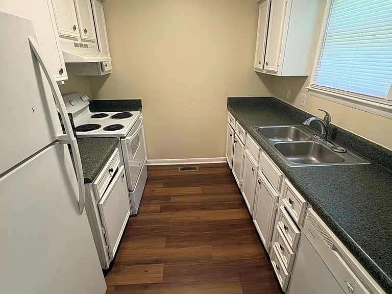 3260 Niagara Dr — Photo 8