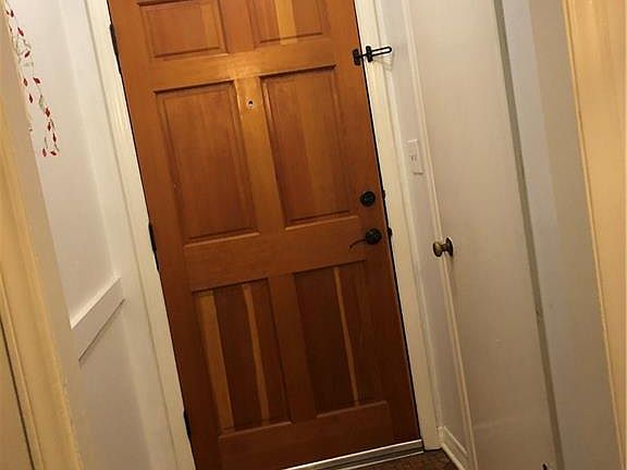 5th image of 1042 Leslie Ln