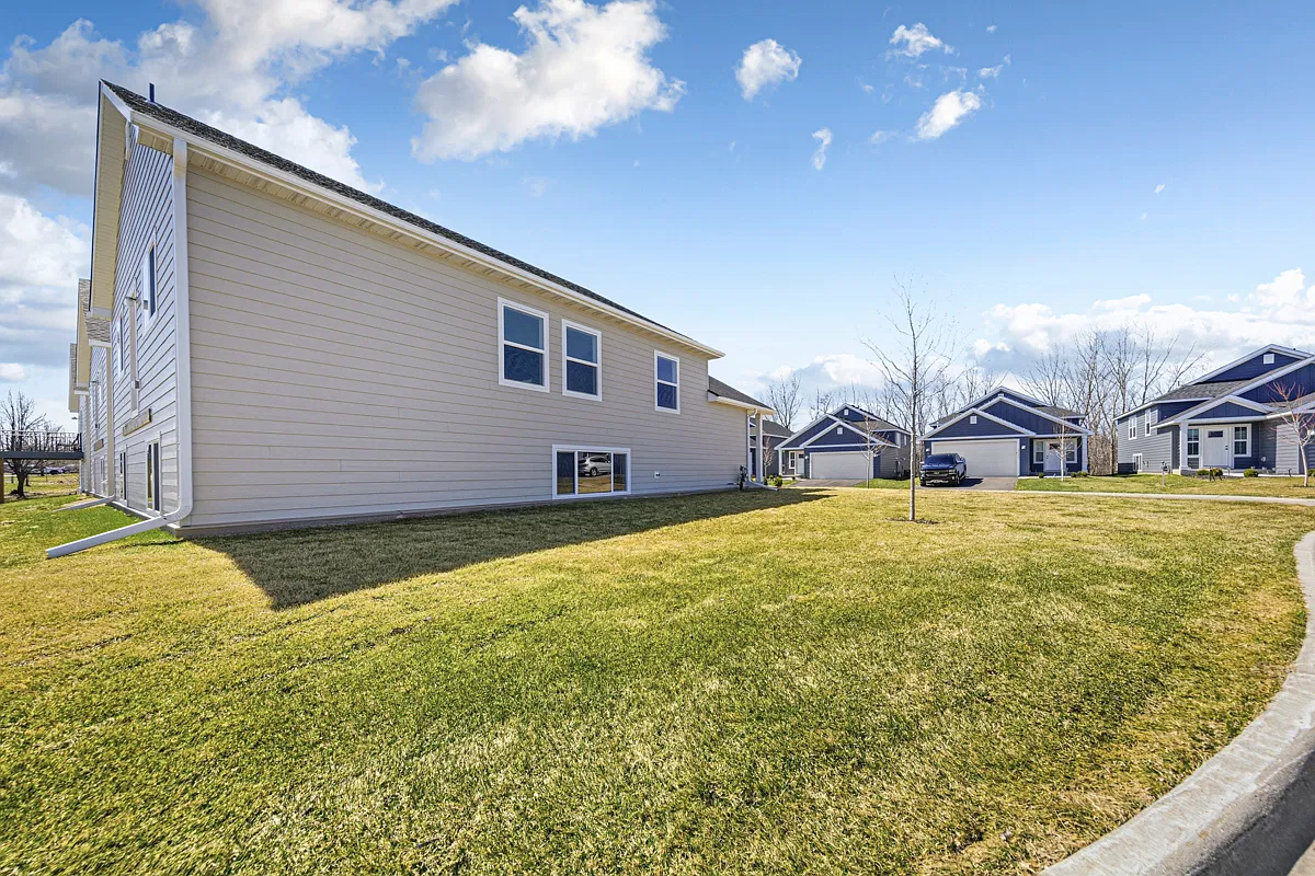 4 bed, 2413 sqft, $2,700 — Photo 3