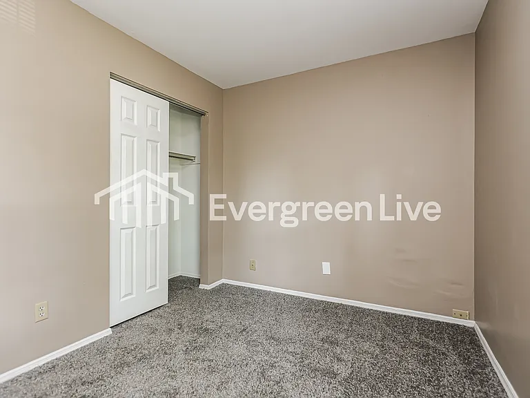 1262 Firethorne Dr — Photo 10