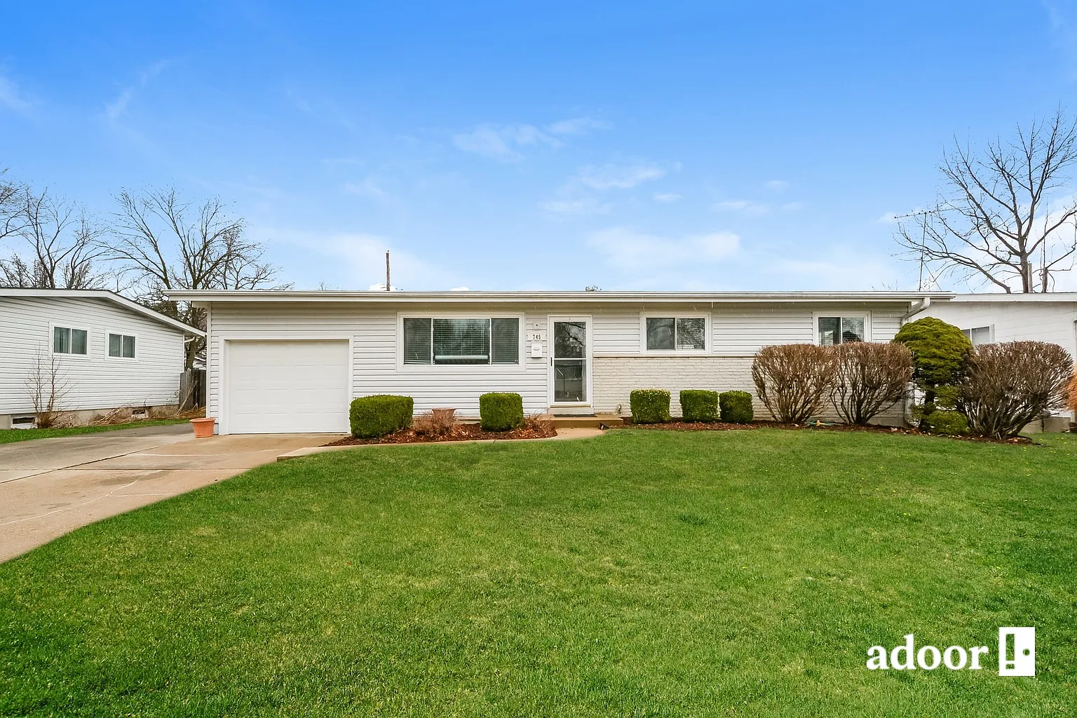 745 Redwing Dr photo 1