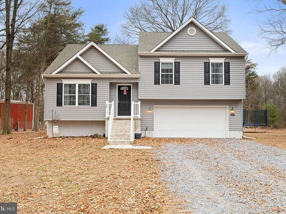 1st image of 204 Pine Cove Ln