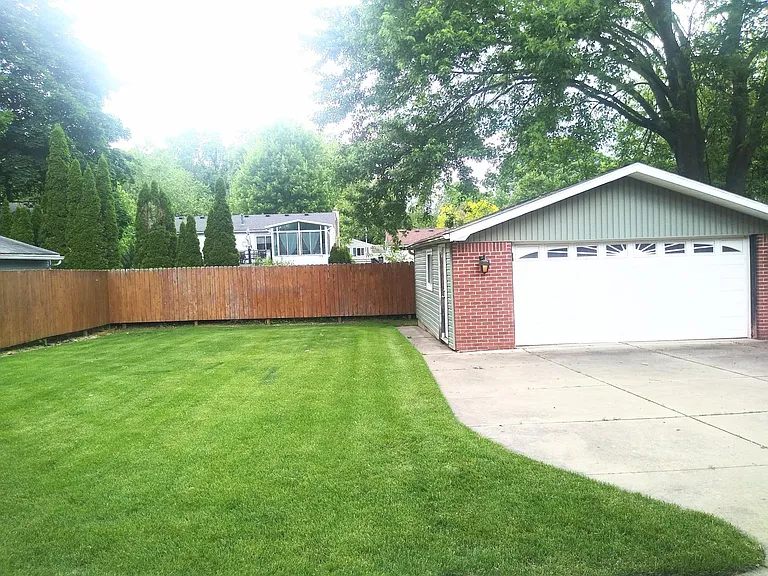 370 Randolph St — Photo 27