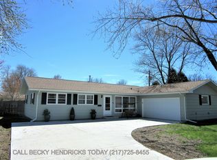606 E Walnut St, Chatham, IL 62629