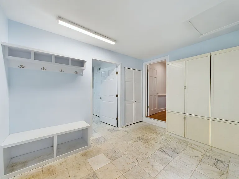 10211 Windbluff Dr — Photo 23