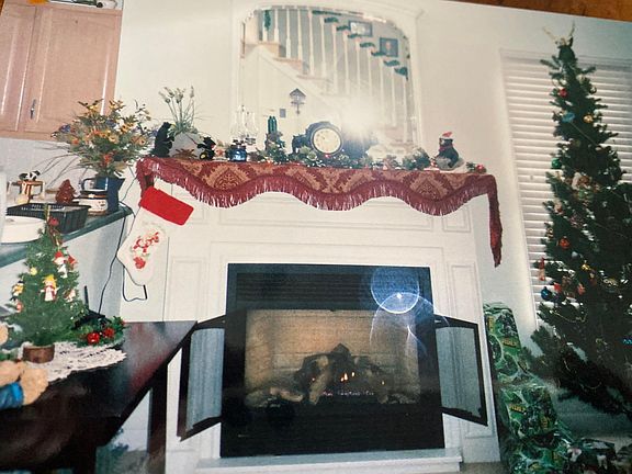 Vented gas fireplace
