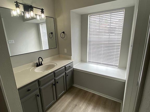 5th image of 2720 Patio St