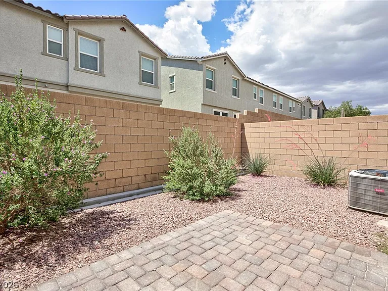 5327 Lazy Breeze Ave — Photo 15