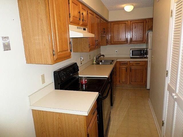 1st image of 206 Hampton Dr