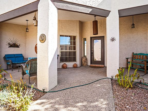 5th image of 804 Villa Flores Dr