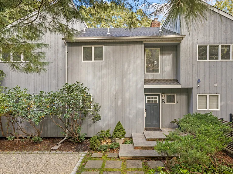 39 Montauk Ave — Photo 5