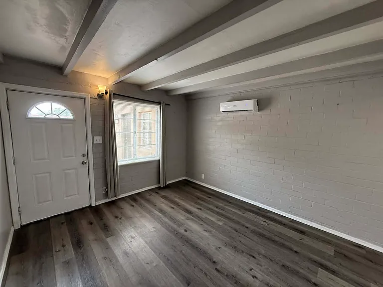 827 N Columbus Blvd — Photo 11
