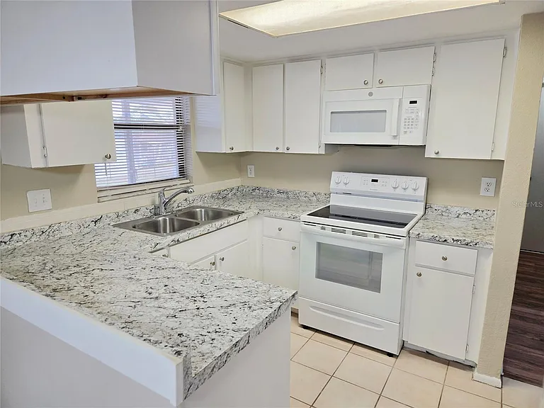 7651 Vienna Ln — Photo 9