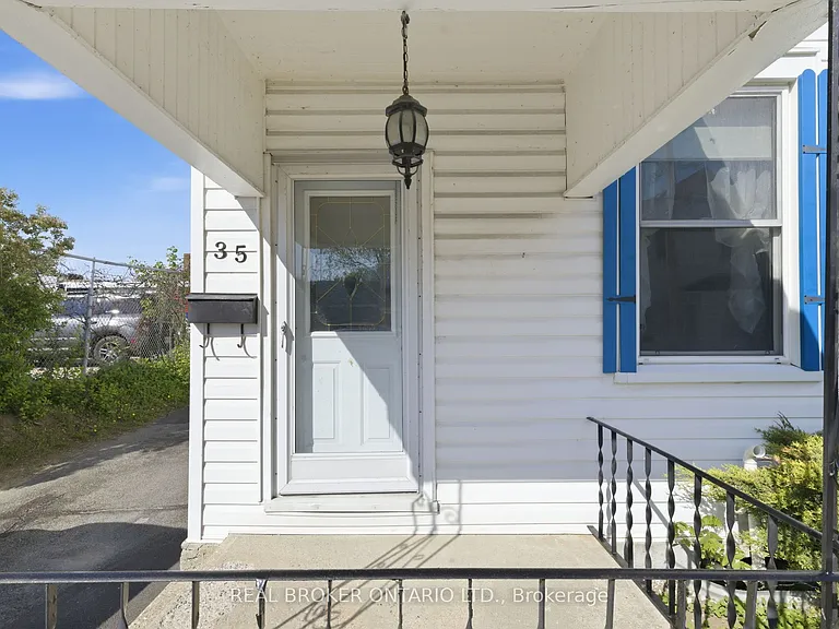 35 Victoria St — Photo 2