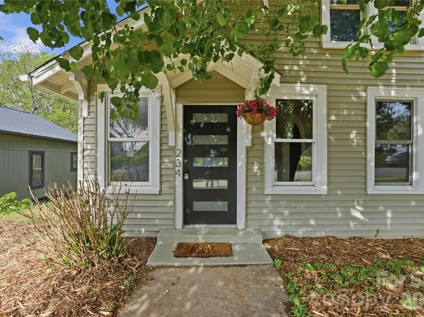 234 S Ervin Ave, Newton, NC 28658