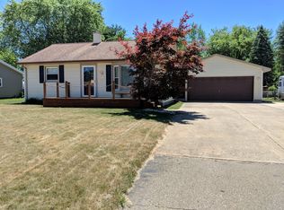 1221 Rockefeller Dr, Jackson, MI 49203