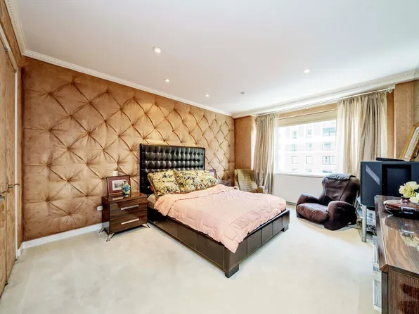 475 Park Avenue image 8 of 14