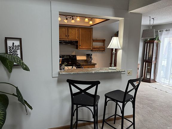 5th image of 4930 Pinebrook Dr Unit 5