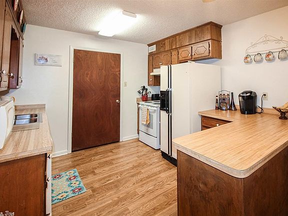 3rd image of 115 Joy Dr