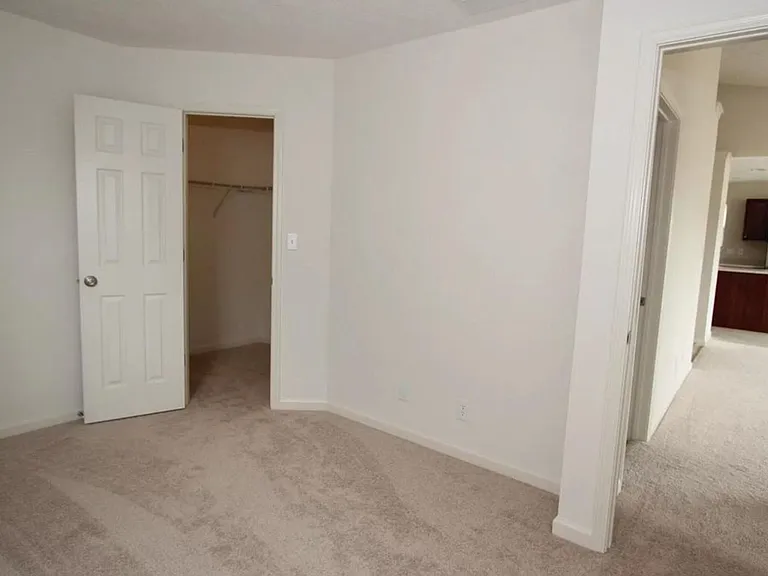 2425 Cushing Dr — Photo 9