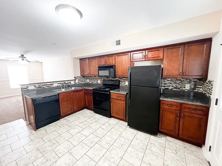 2284 McCormick Ln #E — Photo 3