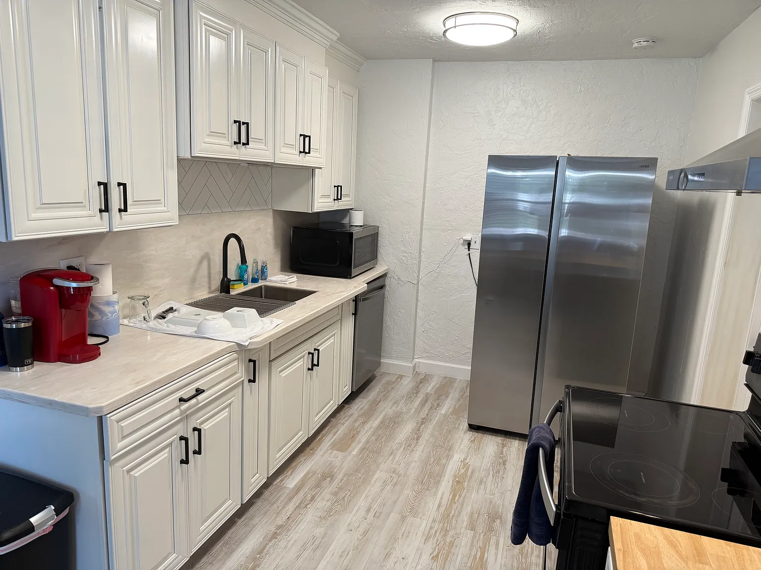 2 bed, 800 sqft, $2,400 — Photo 1