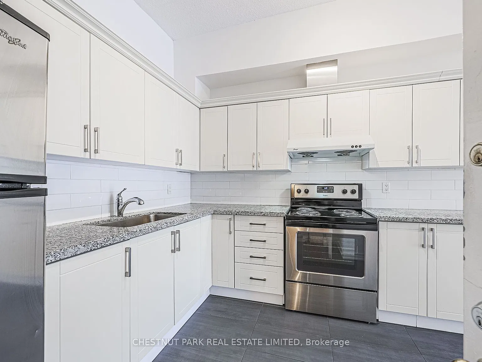 2 bed, $3,200 — Photo 4