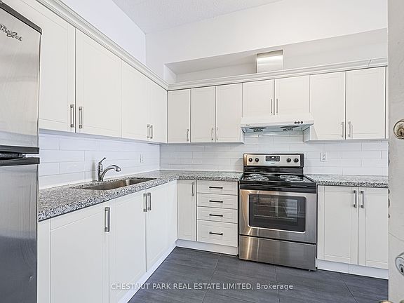4th image of 650A Queen St W #1