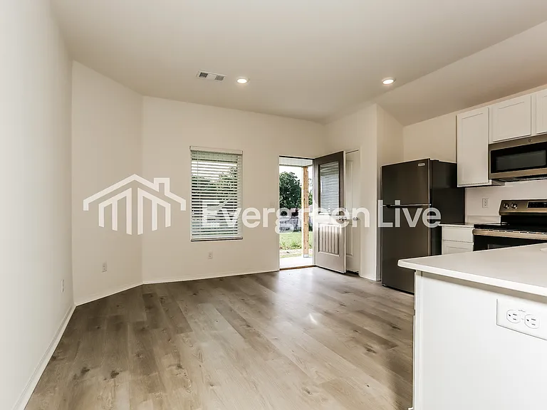 109 Jasmine Ct — Photo 6