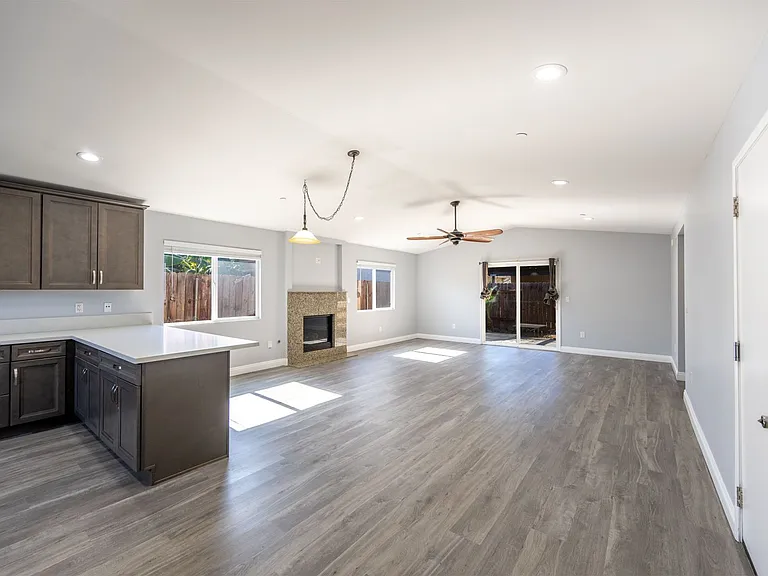 1181 Florida St — Photo 4