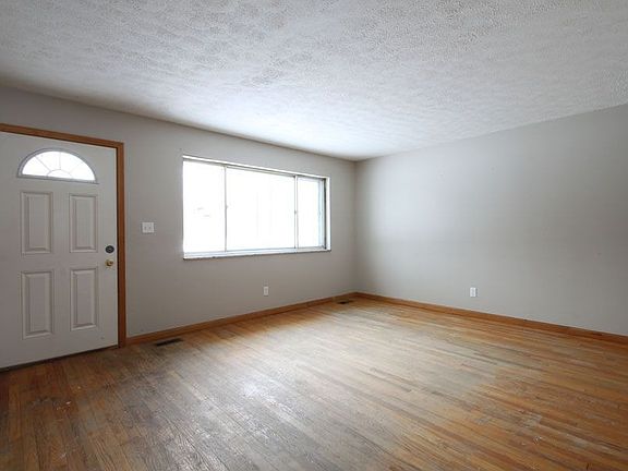 4th image of 10516 Bradley Dr