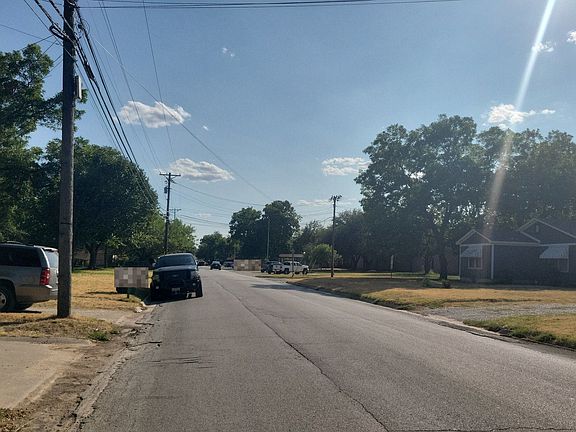4th image of 907 N Mill St