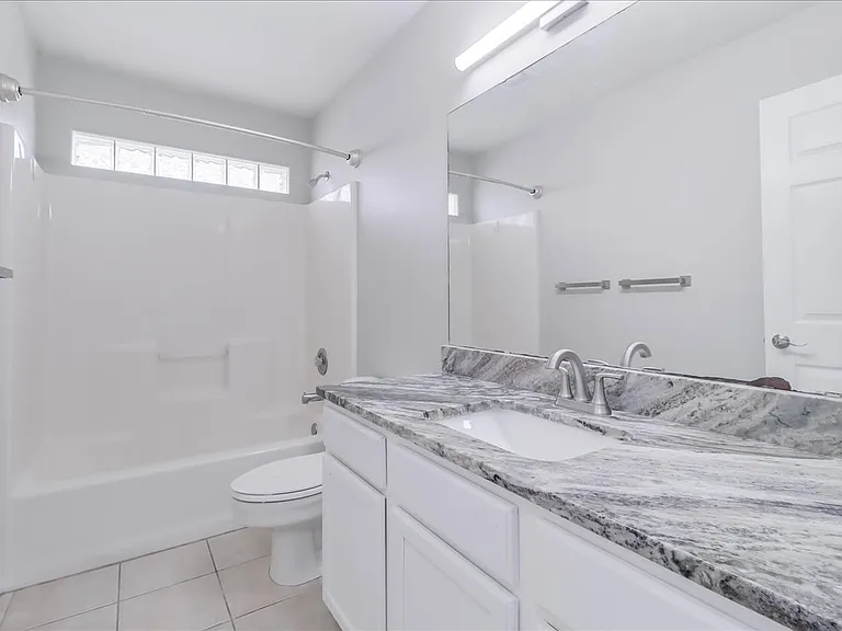 15513 Palmira Ave #B — Photo 32