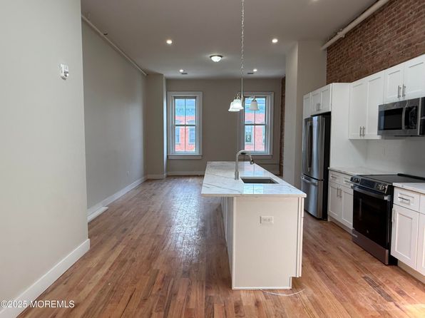 7 Broad St #3