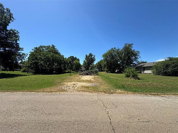 4th image of 620 W 6th St Lot 15